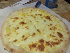 榴莲爱上芝士比萨-花腰餐吧Bistro烧烤 傣味(传媒大学店)