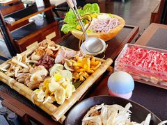 -菌自由丨野生菌火锅特色庭院餐厅(丽江古城店)