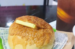 Hong Kong Thick Pineapple Bun with Butter