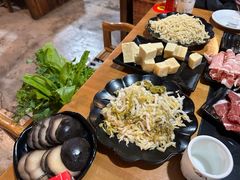 -果松木炭酸菜铜火锅·外婆参鸡汤