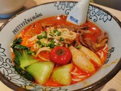 苗家红酸汤牛肉粉-俏凤凰(美林M·LIVE天地东座店)