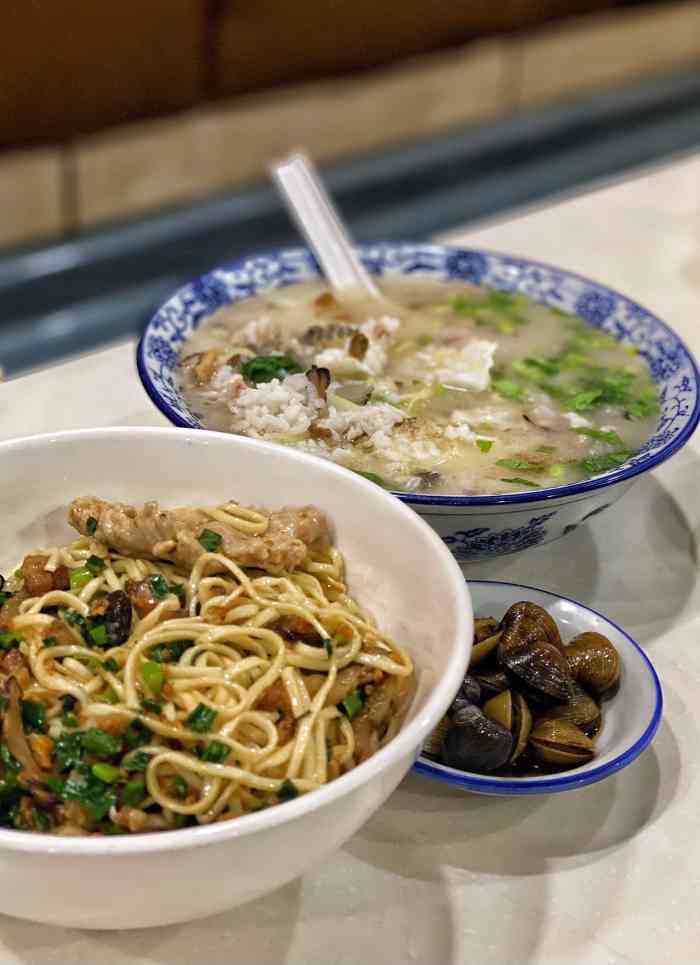 方记洪阳鱼粥王(新洲店)-"在新洲村的一个小店,挺不起眼的一间小店,.