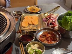 -围炉肉舍•炭烤活鳗•丹东海鲜烤肉(步行街店)