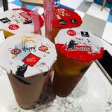 在我们住的酒店的对面，环境很好，我们不是饭点去的