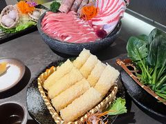 -湊湊火锅·茶憩(杭州湖滨银泰in77店)
