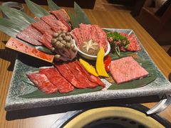 厚切两种拼盘-炼火烤肉店