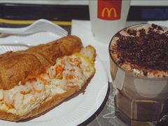 小龍蝦蛋沙律牛角包-麦当劳(水坑尾街店)