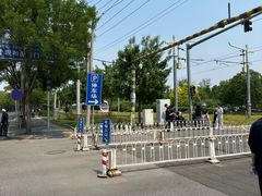 -颐和园西门停车场