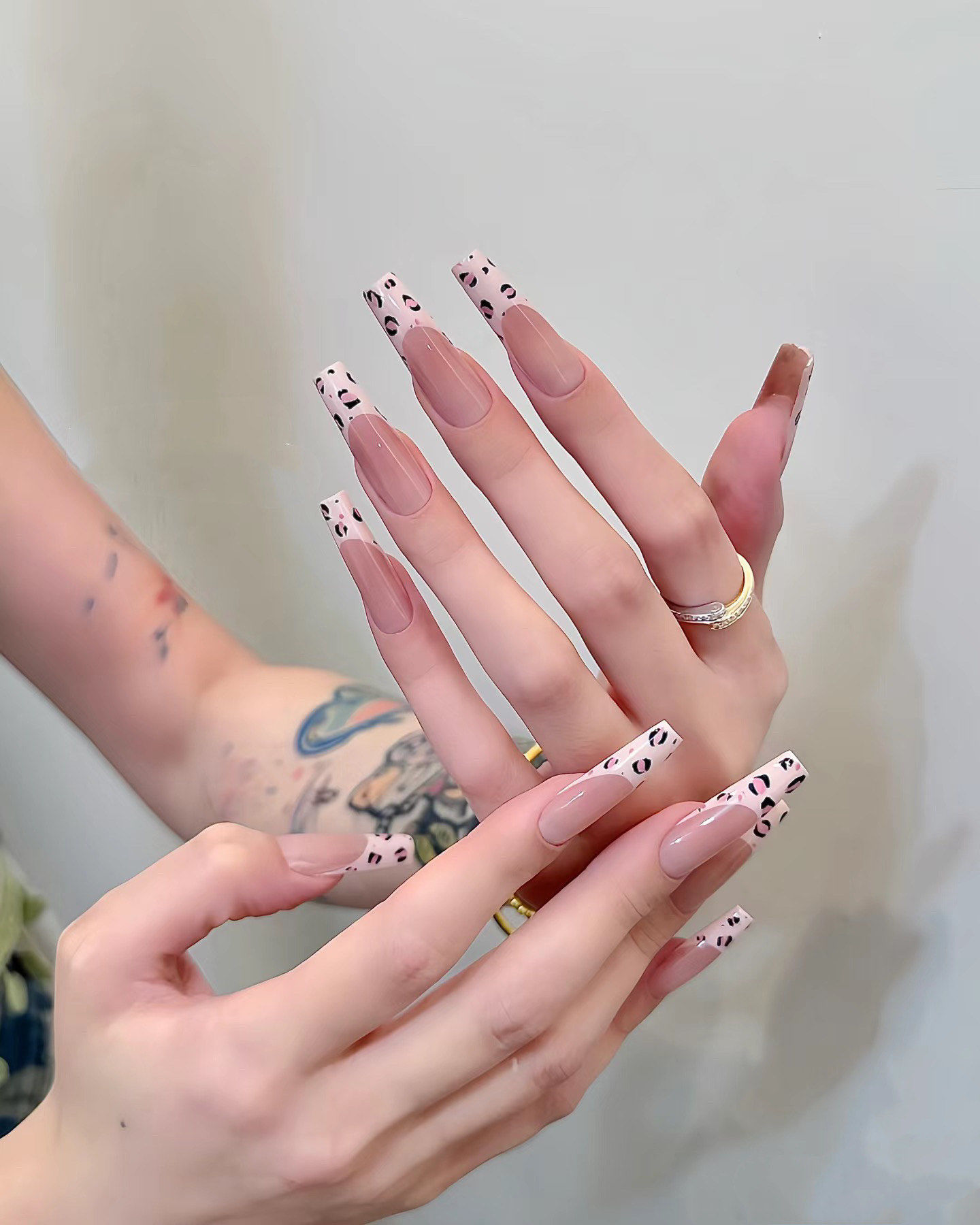 温柔法式豹纹美甲
