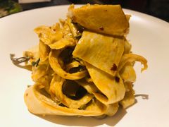 香椿拌面筋-丝路金桃·新疆菜(徐汇店)