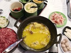 -鲜入围煮花胶鸡海鲜火锅