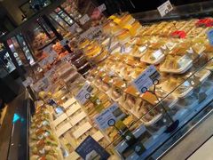 -巴黎贝甜(大宁国际商业广场店)