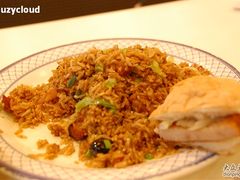 澳门炒饭+吃了一半的猪扒包-澳门茶餐厅