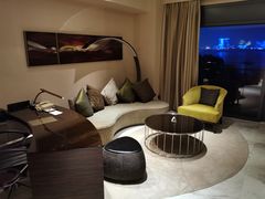 -上海滴水湖皇冠假日酒店