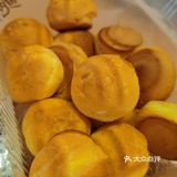每次买来吃都有点后悔，挞皮比较厚，流心也比较扎实