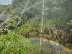 -雪山彩虹谷景区