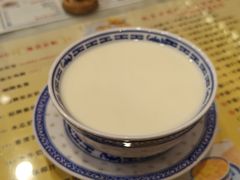 招牌姜撞奶任意配-广信牛奶甜品世家(台东店)