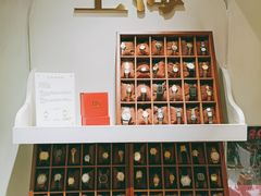 -LADY FAFA(巨鹿路陕西南路路口店)