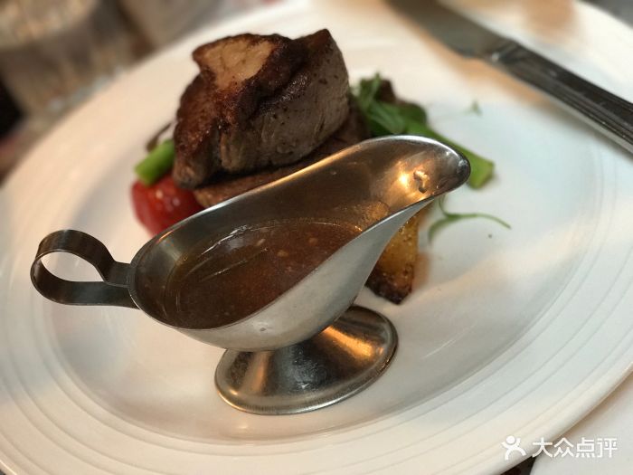 鹅肝配菲力牛排