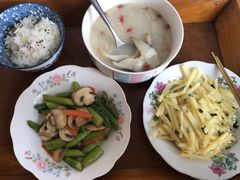 -爱的果实月嫂育婴师(世纪东方店)