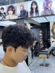 -藤野造型专业烫染接发