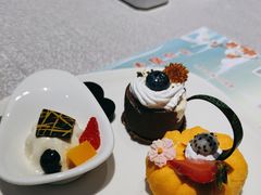 -亚洲国际大酒店·云顶阁旋转自助餐厅