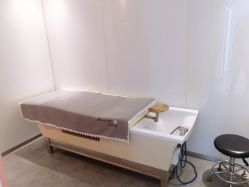 -LESSMORE科技头皮理容中心