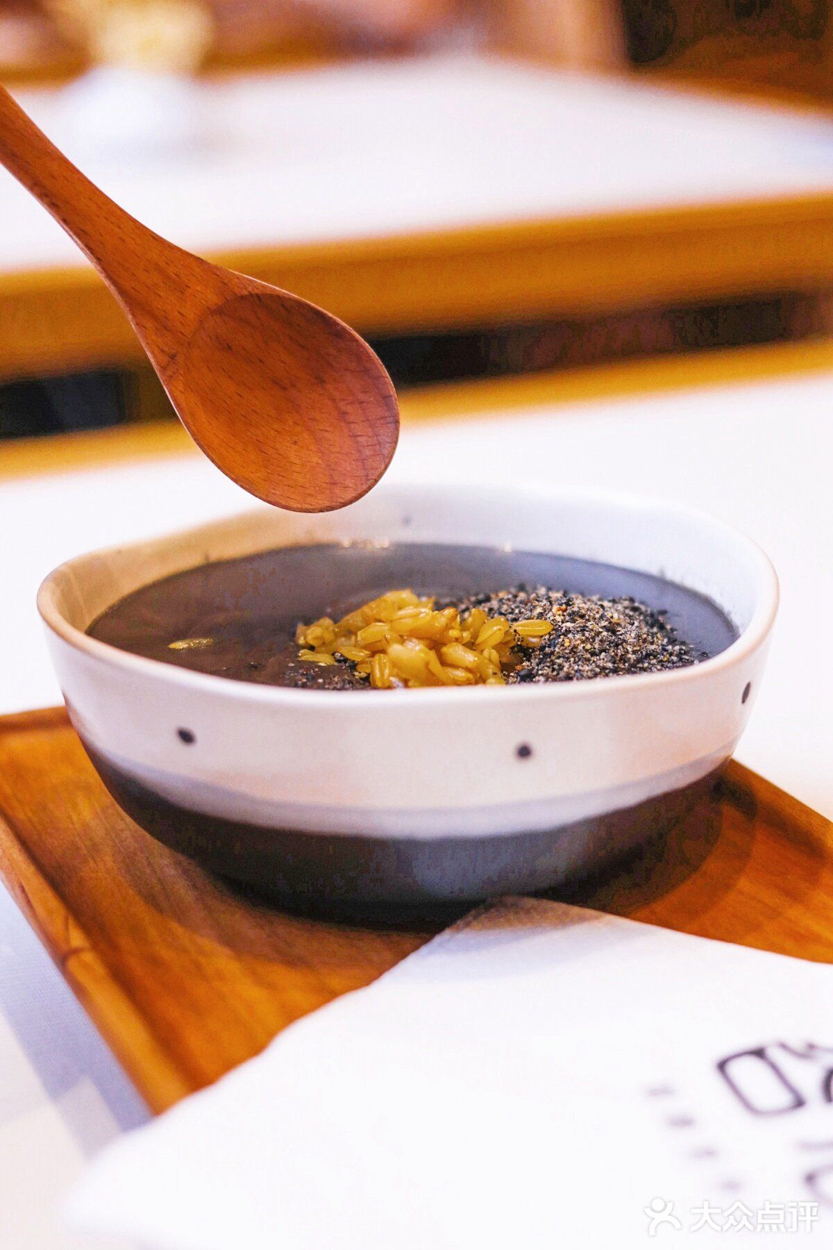 天寒露重,确定不来一碗热敷敷的芝麻糊吗