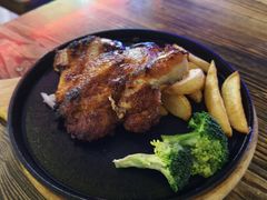 香煎铁板大鸡腿扒-Season施莀·牛扒·意粉·饭·足球主题餐吧