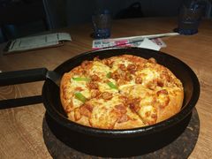 普装铁盘诱惑十八鲜小龙虾比萨-必胜客(五道口店)