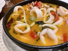 快炒新鲜鱿鱼陪蒜片-Bistro Les Lilas丁香花小酒馆