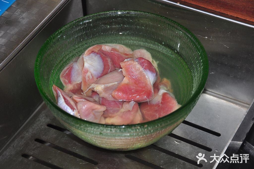 鸡胗拌豆苗