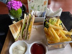 俱乐部三明治-时光吧·大堂吧·丽江和府洲际度假酒店