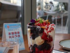 芝士蛋糕-莓果圣代-城市露台景观餐厅(淮海路店)