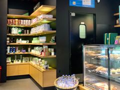 面包甜点陈列柜-星巴克(杭州东站东到达店)