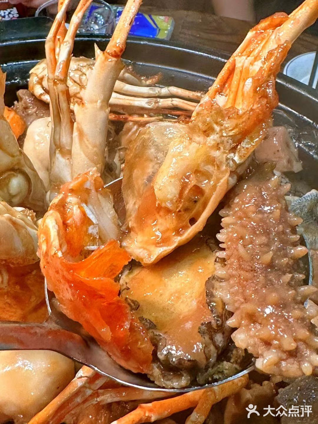 翅叔港式酒家豪华盆菜：丰富食材，美味无穷