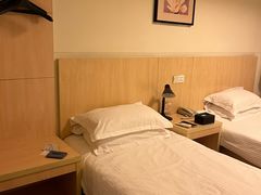 -锦江之星(广州海珠江泰路地铁站店)