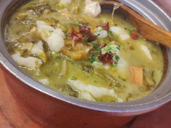 石锅酸菜鱼-周鱼小馆石锅酸菜鱼(活力汇店)