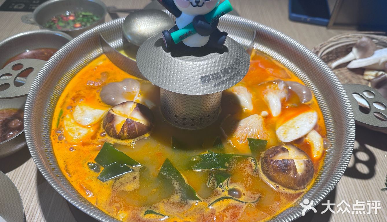 可可爱爱熊猫烫火锅