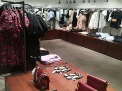 -URBAN REVIVO(高德置地广场·春广场店)