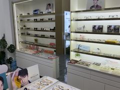 -视野联行眼镜·蔡司授权店(长白万象汇店)