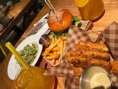 -三勾JJJ Burger&Coffee(梅溪湖店)