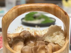 蘑菇-红鼎豆捞·非遗鲍皇汤火锅(宝丰路店)