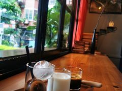 靠窗位-转山咖啡(松柏社区店)