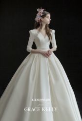 点击看大图 -GRACE KELLY婚纱与礼服(北京店)