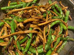 长豆角炒茶树菇-大厨小馆(华阳城店)