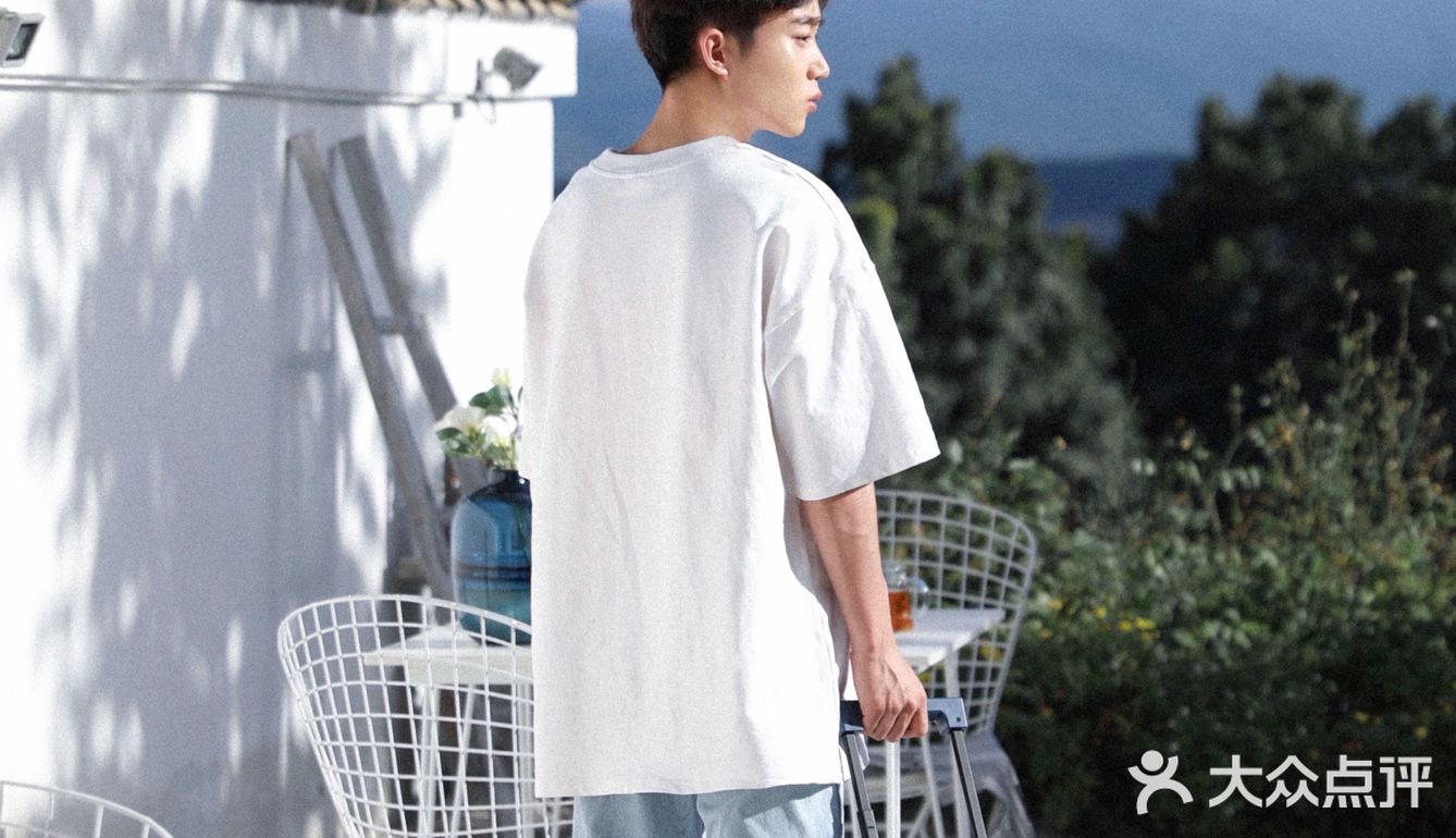 · 民宿在丽江古城北门坡的山顶，视野很好