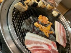 -围炉肉舍•炭烤活鳗•丹东海鲜烤肉(步行街店)