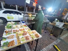 -山野的朋友露营炭火烤肉