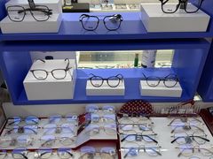 -美式眼镜·授权蔡司.依视路.尼康.豪雅.明月(南翔印象城店)